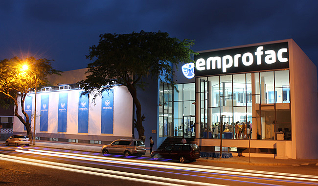 Emprofac new corporate design at new office and warehouse building © Thomas Iwainsky
